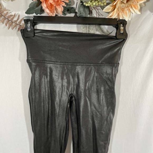 NEW SPANX [ XS ] Faux‎ Leather Leggings in Black - Picture 6 of 12